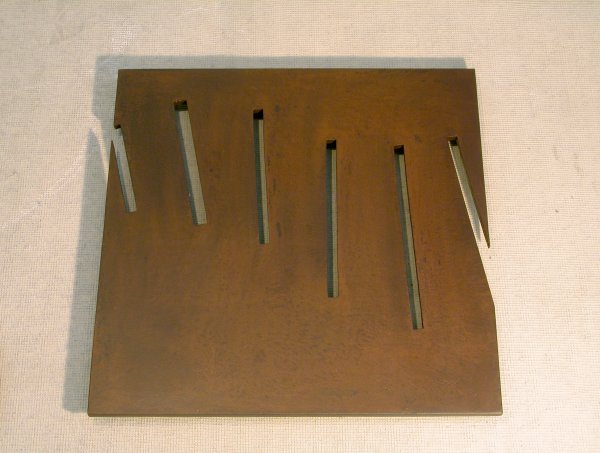 Serie Escletxes XV, 50 x 50 x 1 cms. Ferro 2005.